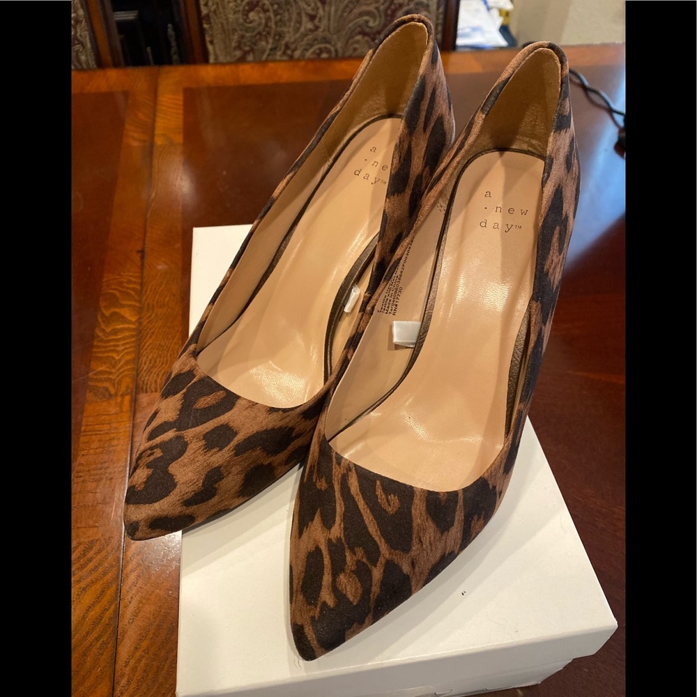 A new day Brown cheetah print pointed toe heels.